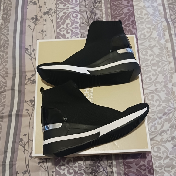 Michael Kors Skyler Bootie Sneaker - Picture 8 of 11